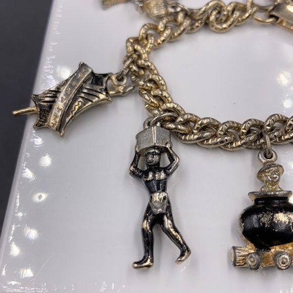 Vintage 1950’s Jamaican Figural Charm Bracelet - Picture 4 of 7